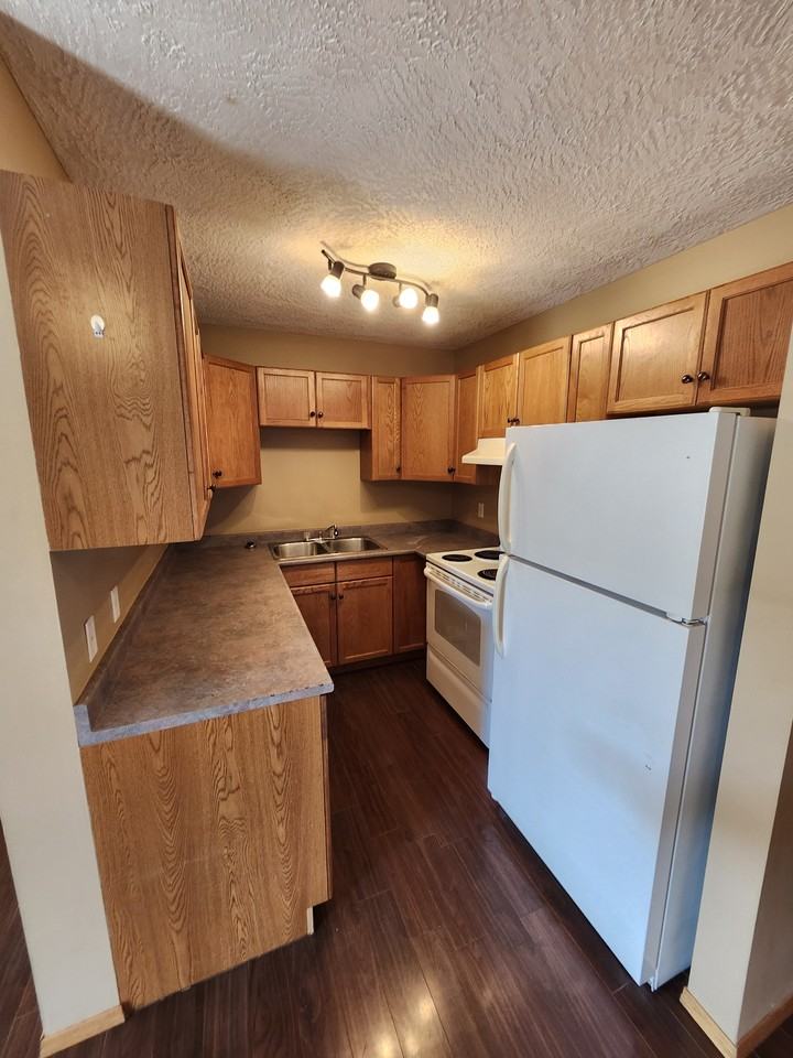 615 Third St - Photo 6 of 15