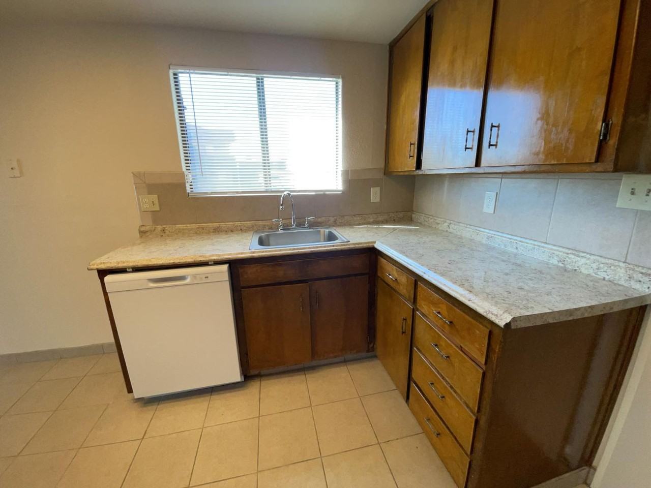 MS Duplex for Rent - Photo 2 of 10