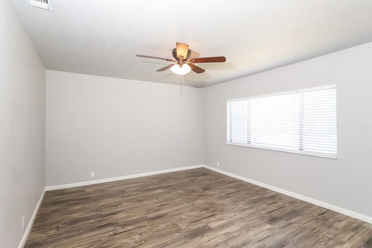 1497 Claremont Dr #1 - Photo 3 of 25