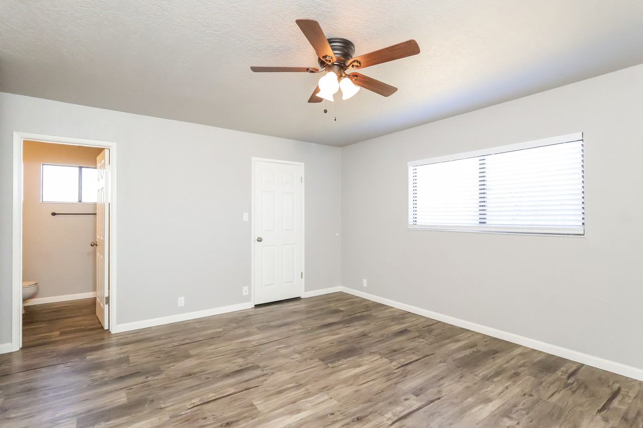 1497 Claremont Dr #1 - Photo 5 of 25