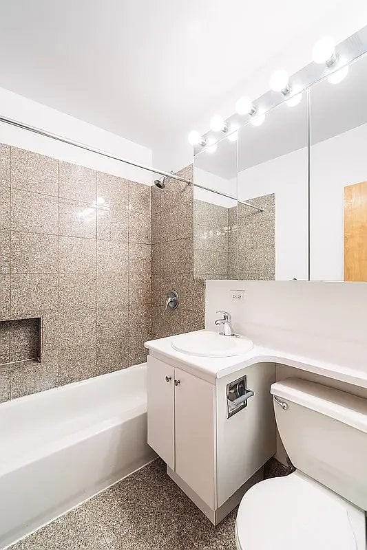 249 E 10th St #1 - Photo 4 of 5