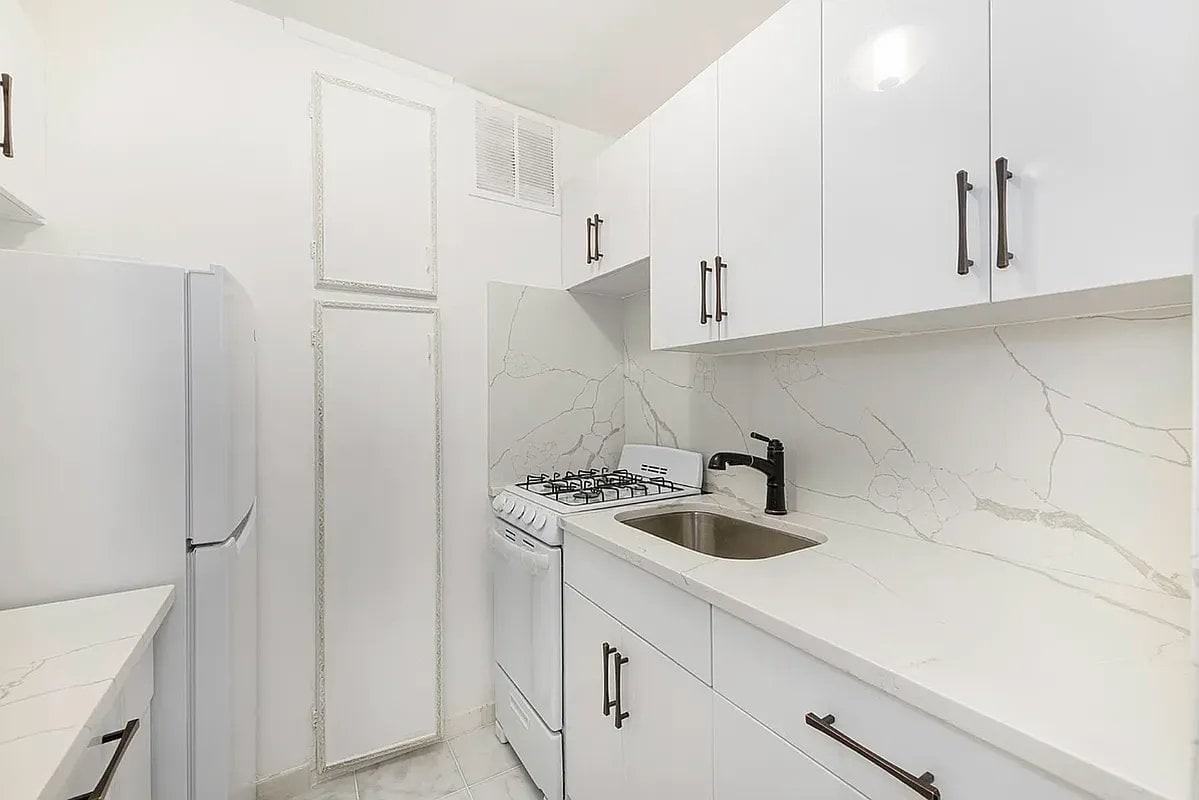 79 W 12th St #5C - Photo 3 of 4