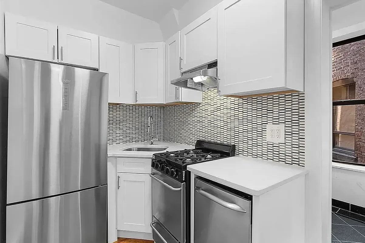 243 Henry St #2A - Photo 5 of 7
