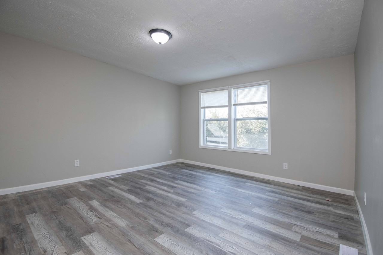 912 Hotel Ave #1 - Photo 2 of 10