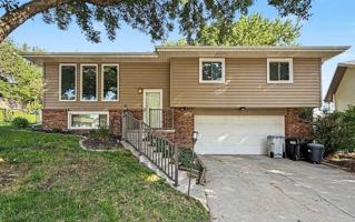 featured image of 5208 Ascot Cir #1