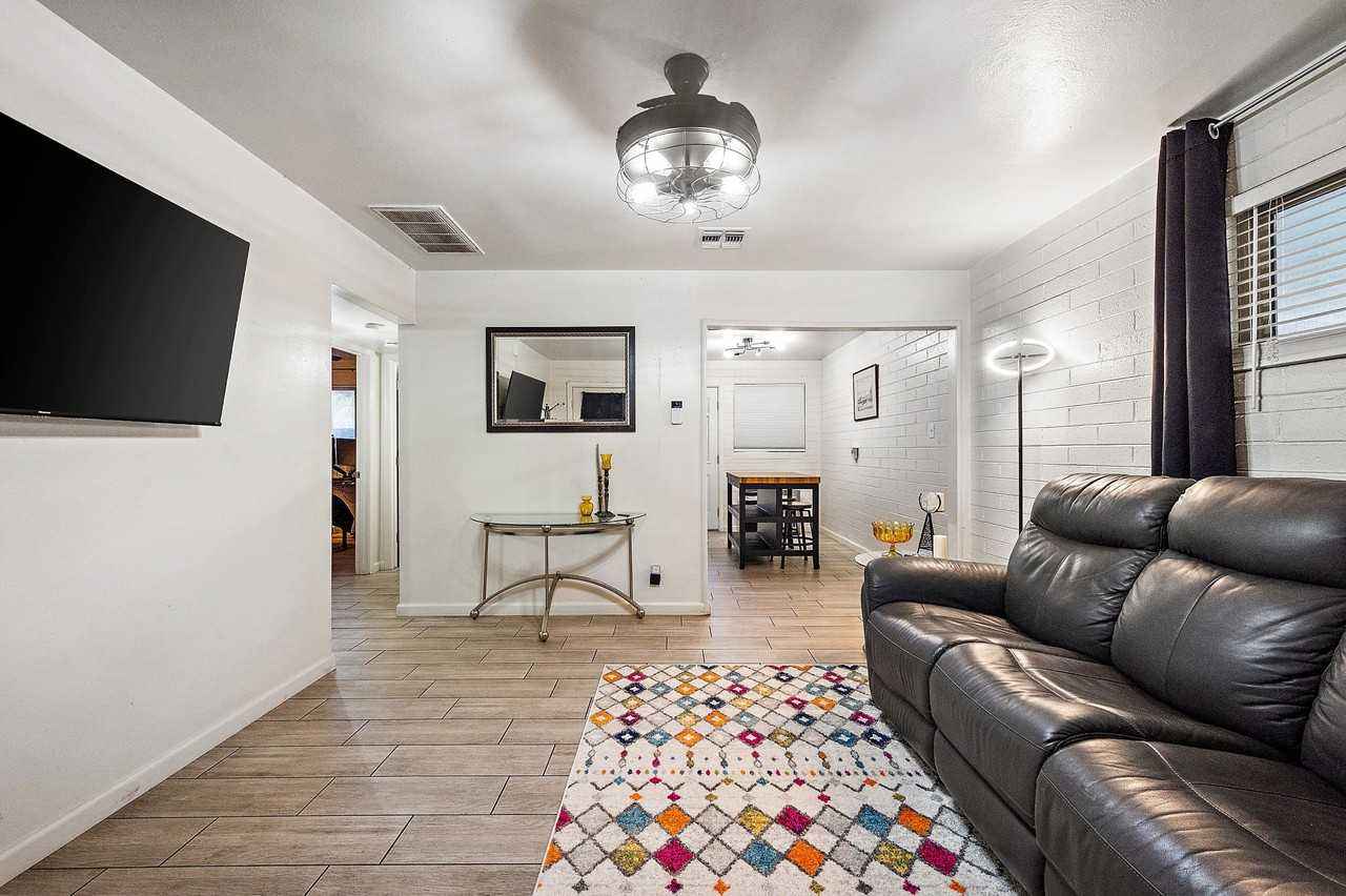 1033 N 25th St #1 - Photo 2 of 19