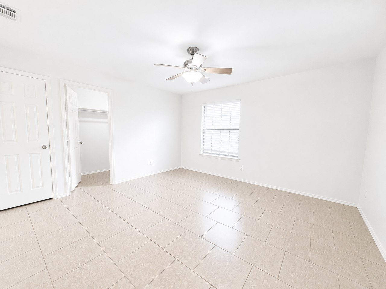 1523 Oasis Ave #1 - Photo 5 of 12