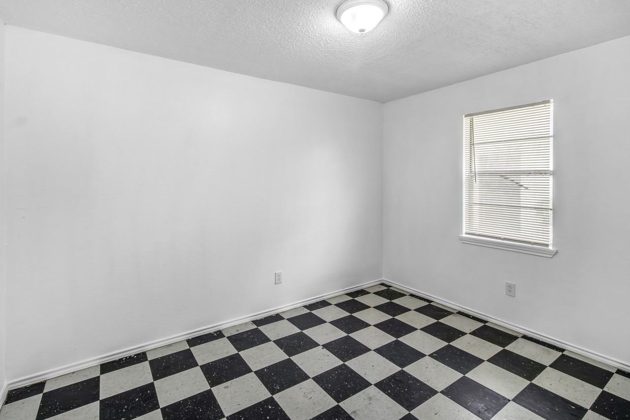 601 N Saint Marie St #1 - Photo 6 of 11