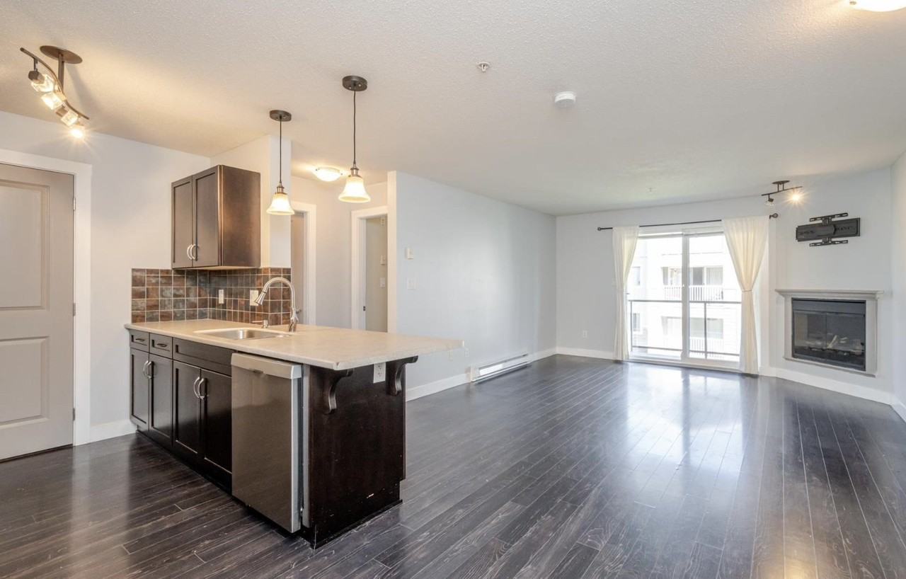 2038 Sandalwood Cres - Photo 2 of 15