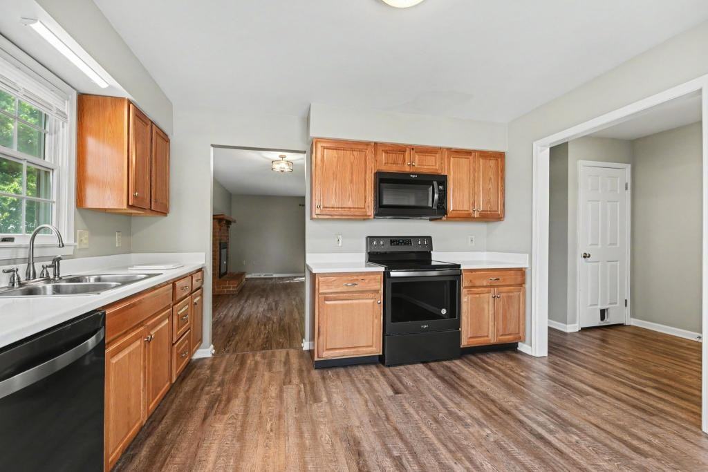 616 Park Ridge Dr - Photo 4 of 16