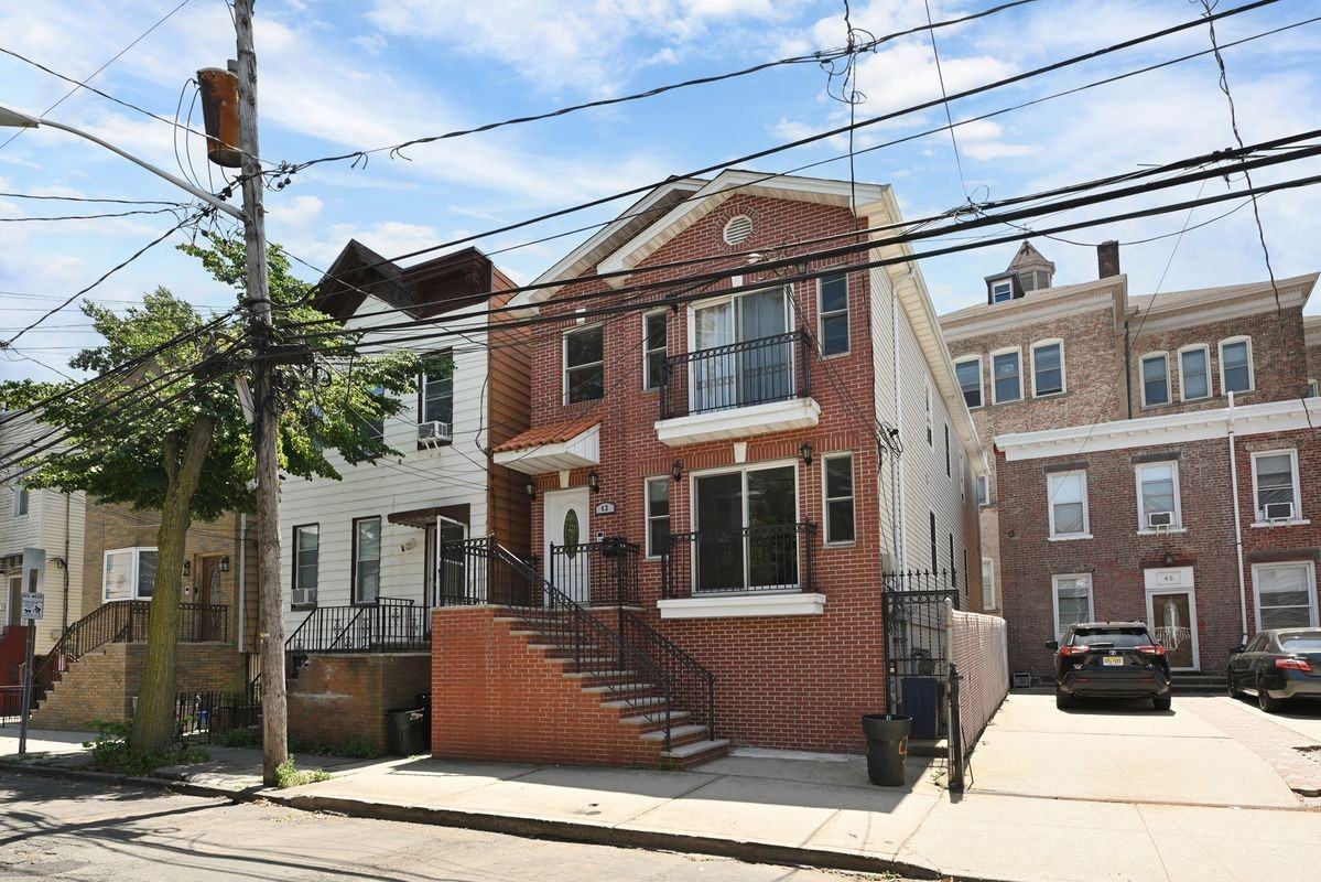 43 Manhattan Ave ##1 - Photo 6 of 24
