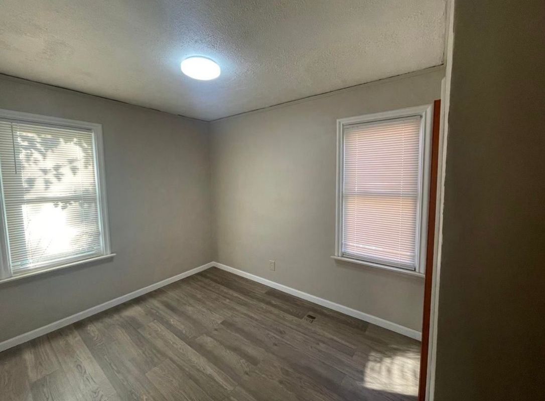 7355 Fielding St - Photo 2 of 7