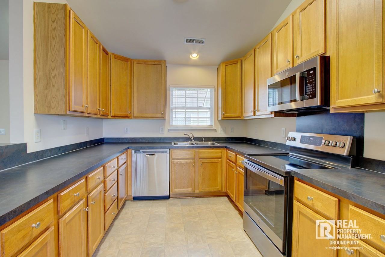 302 Coosawatchie St - Photo 2 of 21