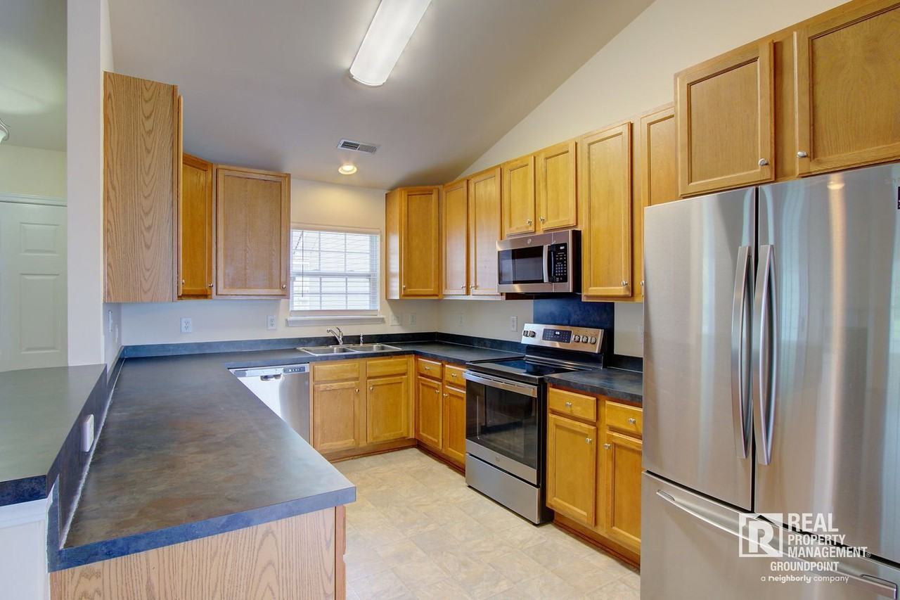 302 Coosawatchie St - Photo 3 of 21