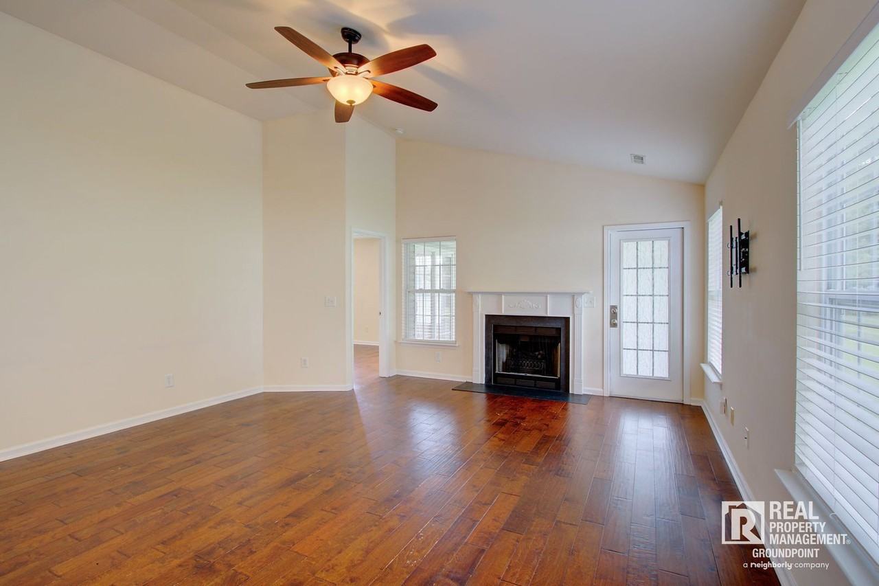 302 Coosawatchie St - Photo 5 of 21