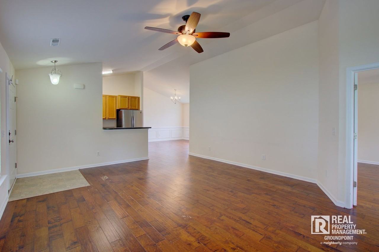 302 Coosawatchie St - Photo 6 of 21