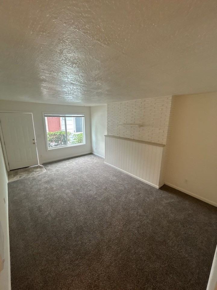 2469 Lee St Se - Photo 2 of 11