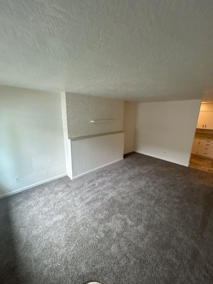 2469 Lee St Se - Photo 4 of 11