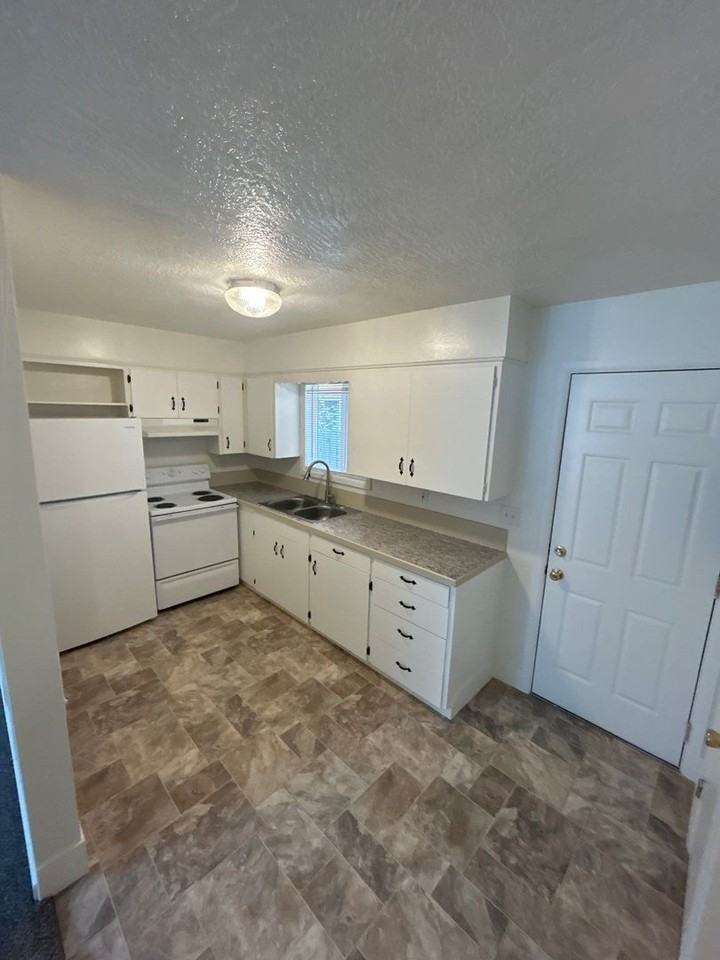 2469 Lee St Se - Photo 5 of 11