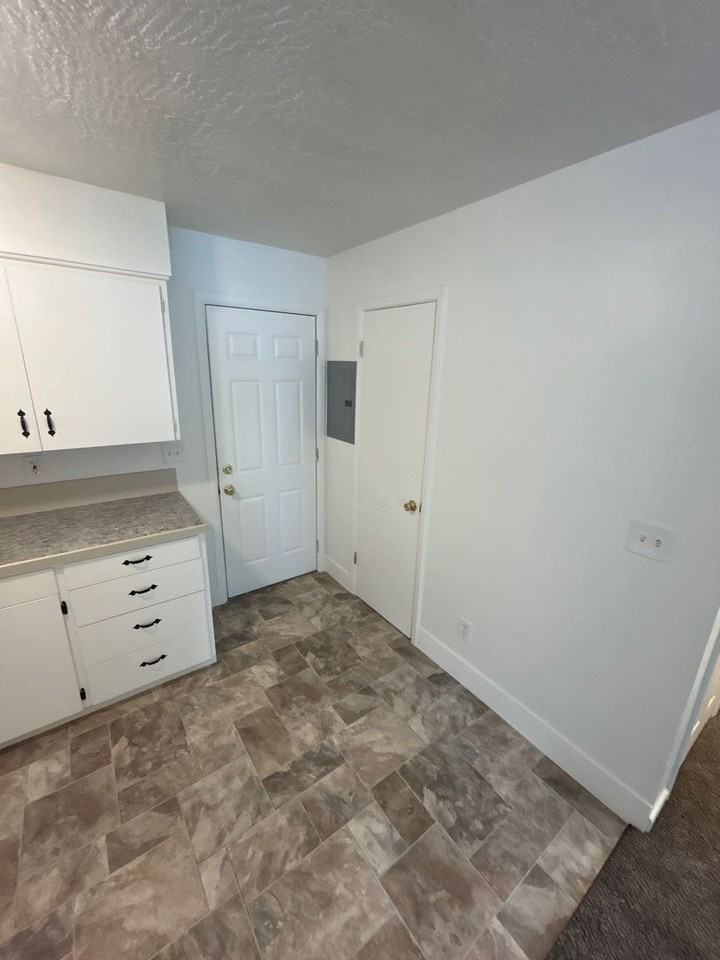 2469 Lee St Se - Photo 6 of 11