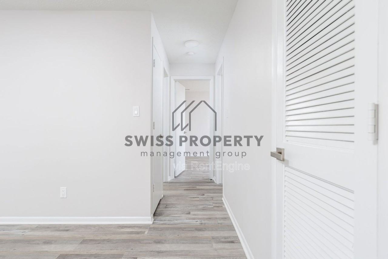4577 Olentangy River Rd #G10 - Photo 4 of 48