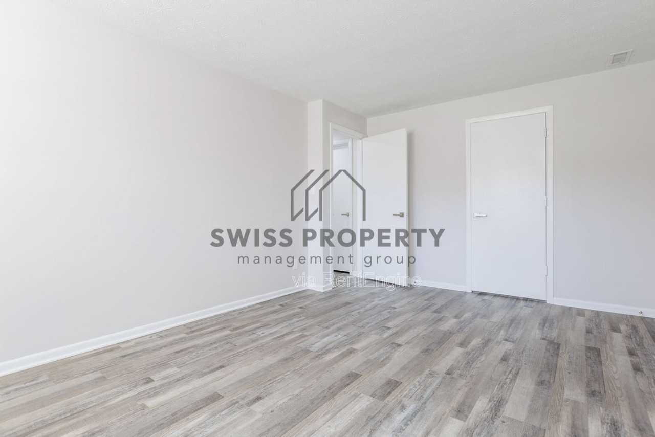 4577 Olentangy River Rd #G10 - Photo 6 of 48