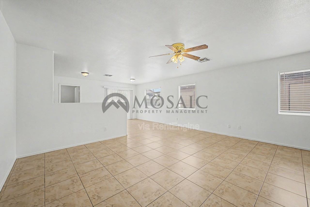 1004 E Cowboy Cove Trl - Photo 5 of 41