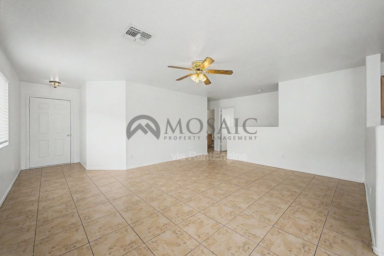 1004 E Cowboy Cove Trl - Photo 6 of 41