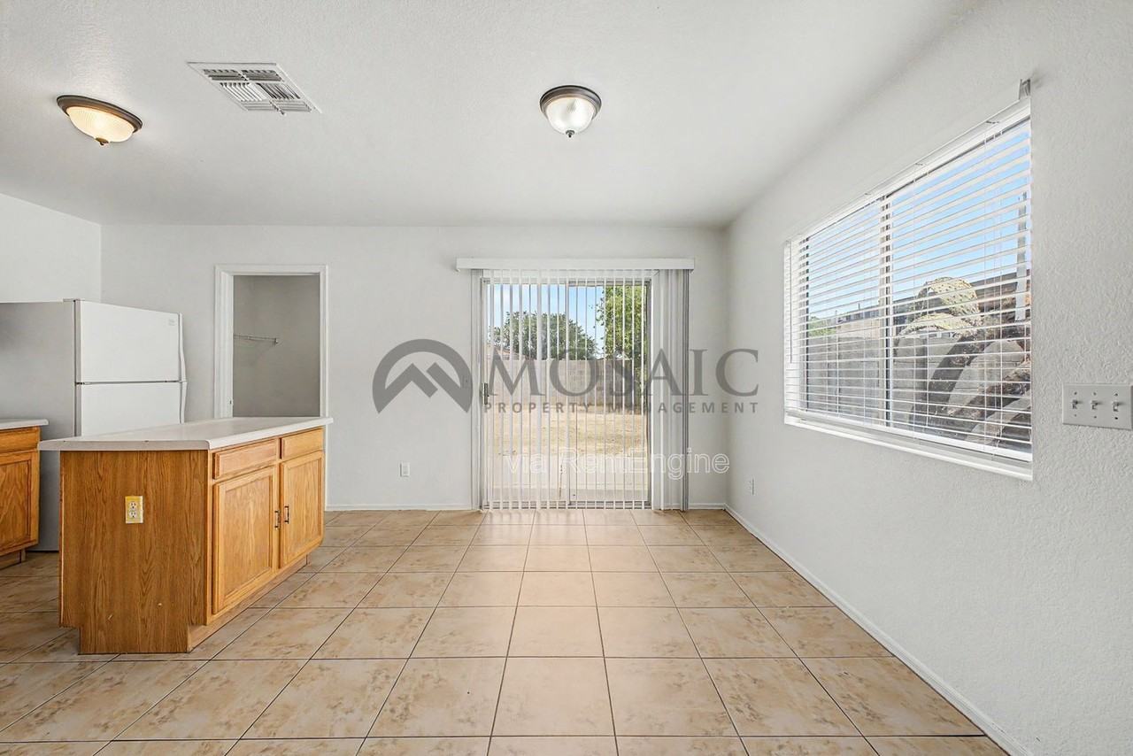 1004 E Cowboy Cove Trl - Photo 7 of 41
