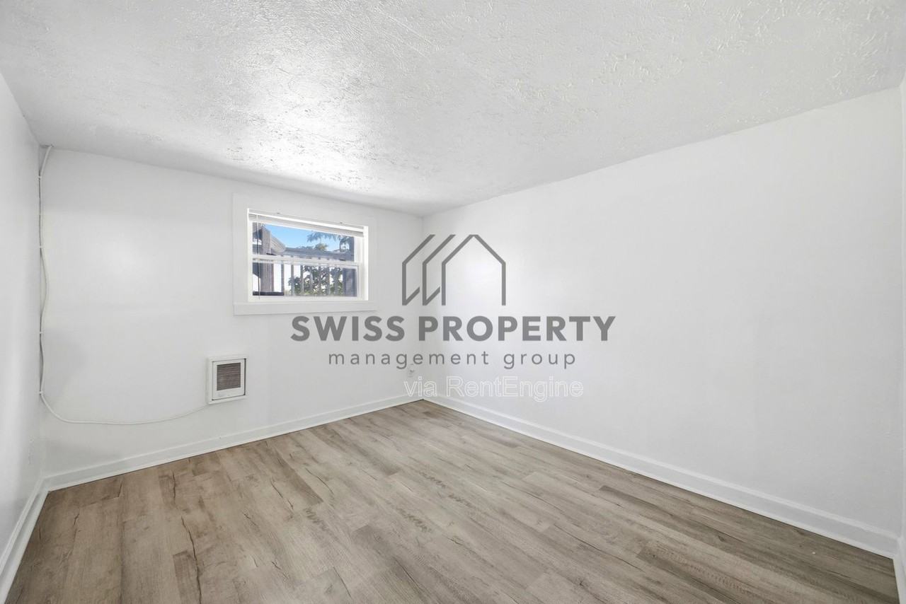 486 Hanley St #D - Photo 3 of 12