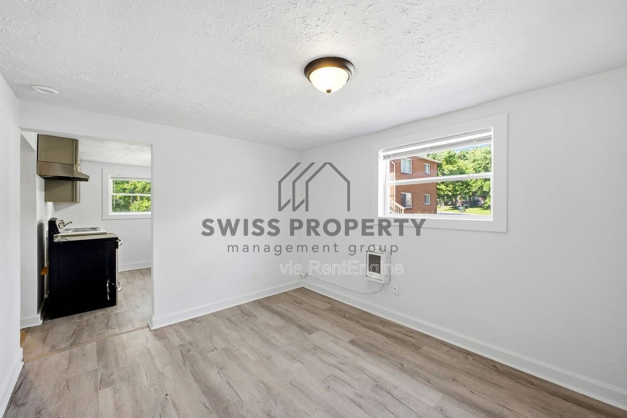 486 Hanley St #D - Photo 4 of 12