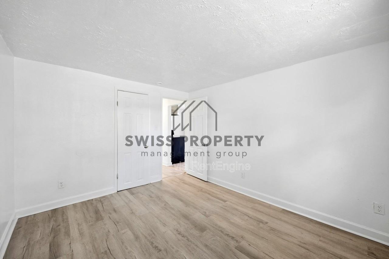 486 Hanley St #D - Photo 5 of 12
