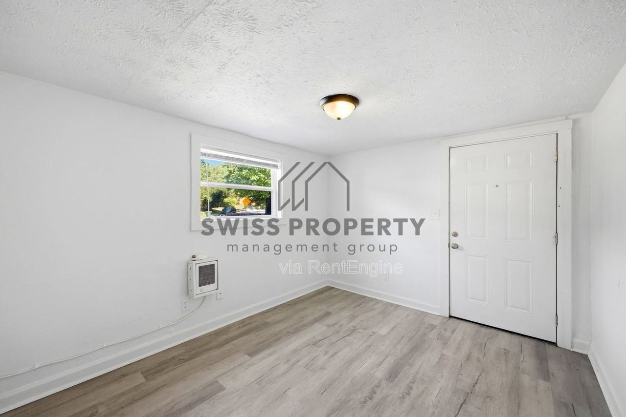 486 Hanley St #D - Photo 6 of 12