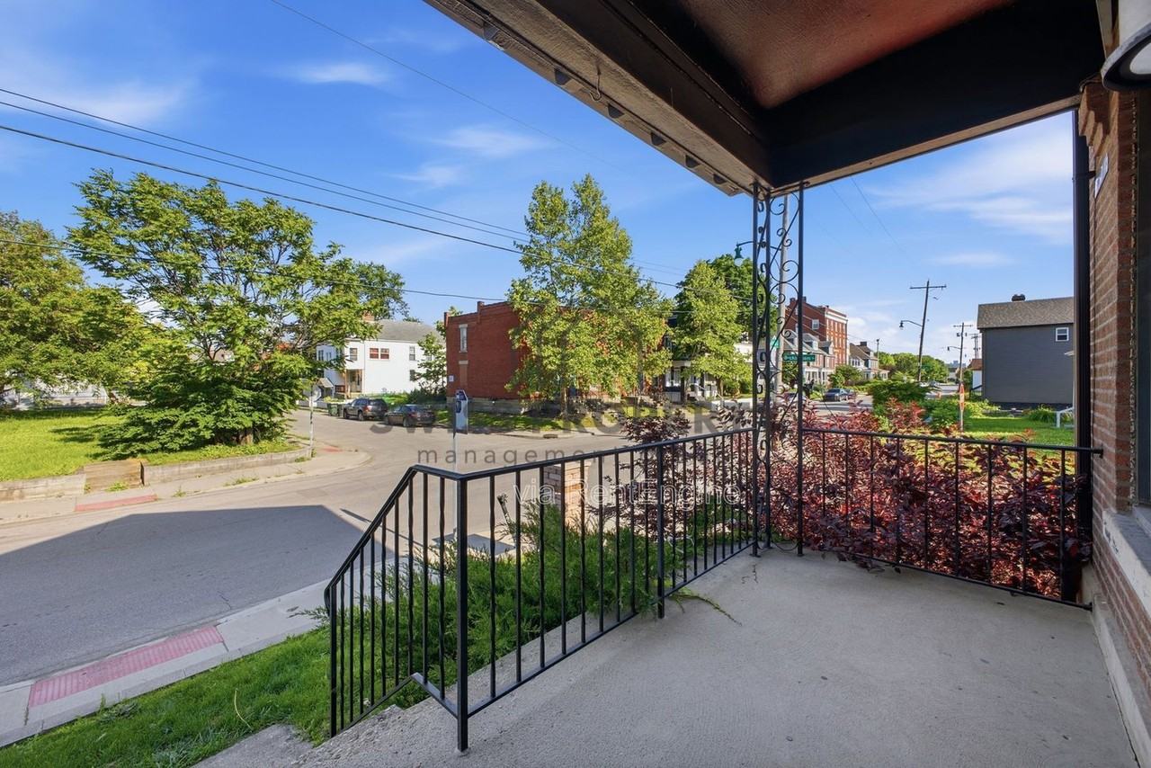 391 Saint Clair Ave - Photo 4 of 25