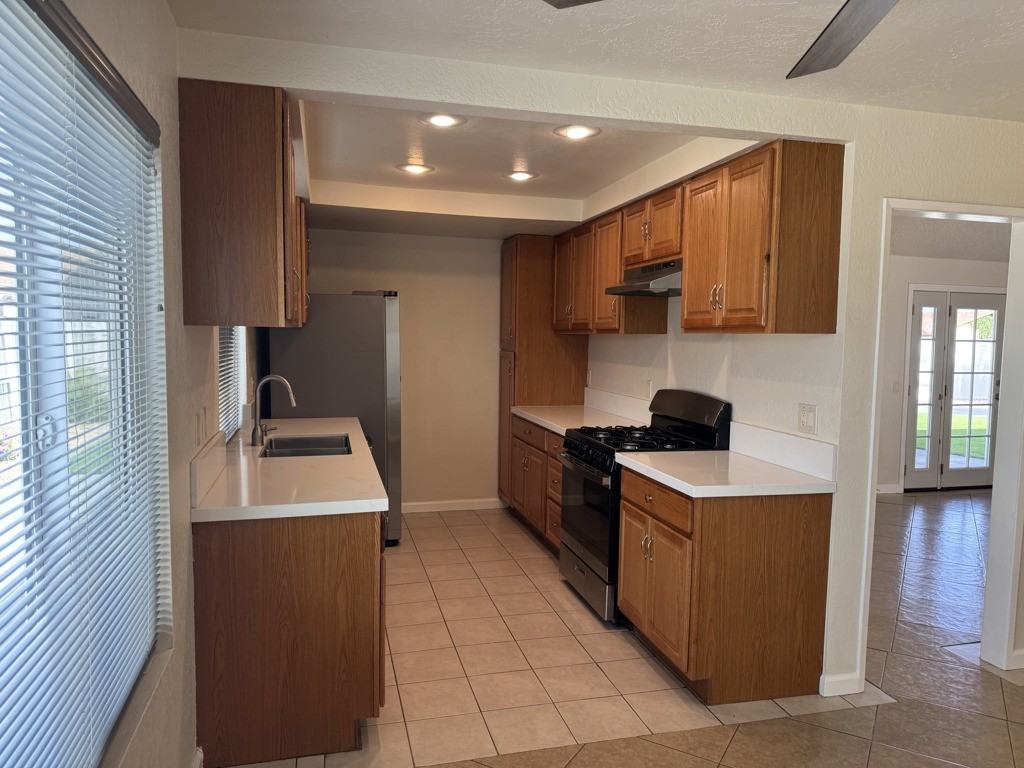 1792 N Ann St - Photo 2 of 24