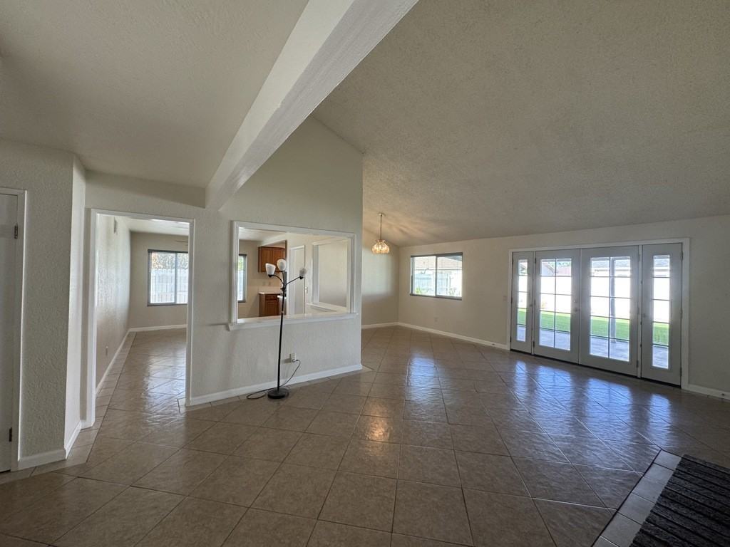 1792 N Ann St - Photo 5 of 24