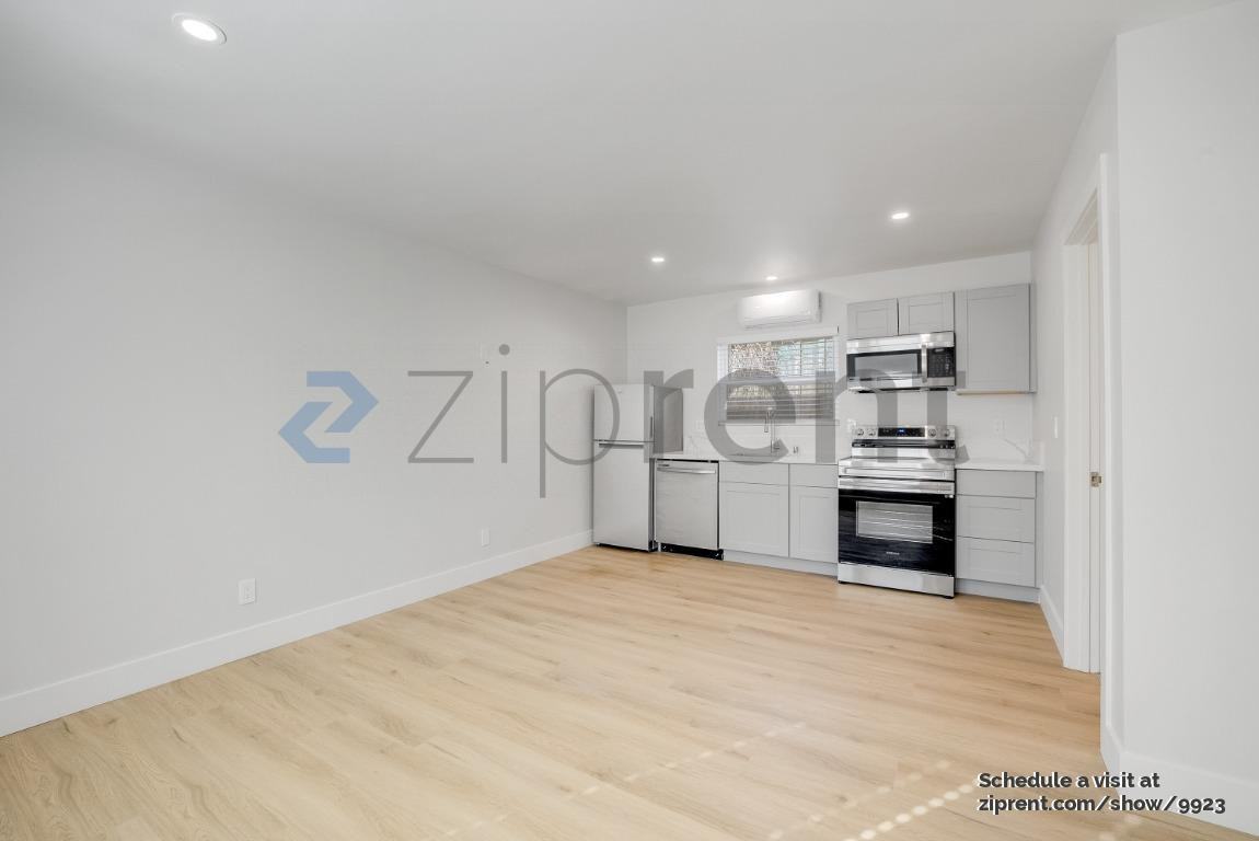 1815 San Andres St #B - Photo 5 of 15