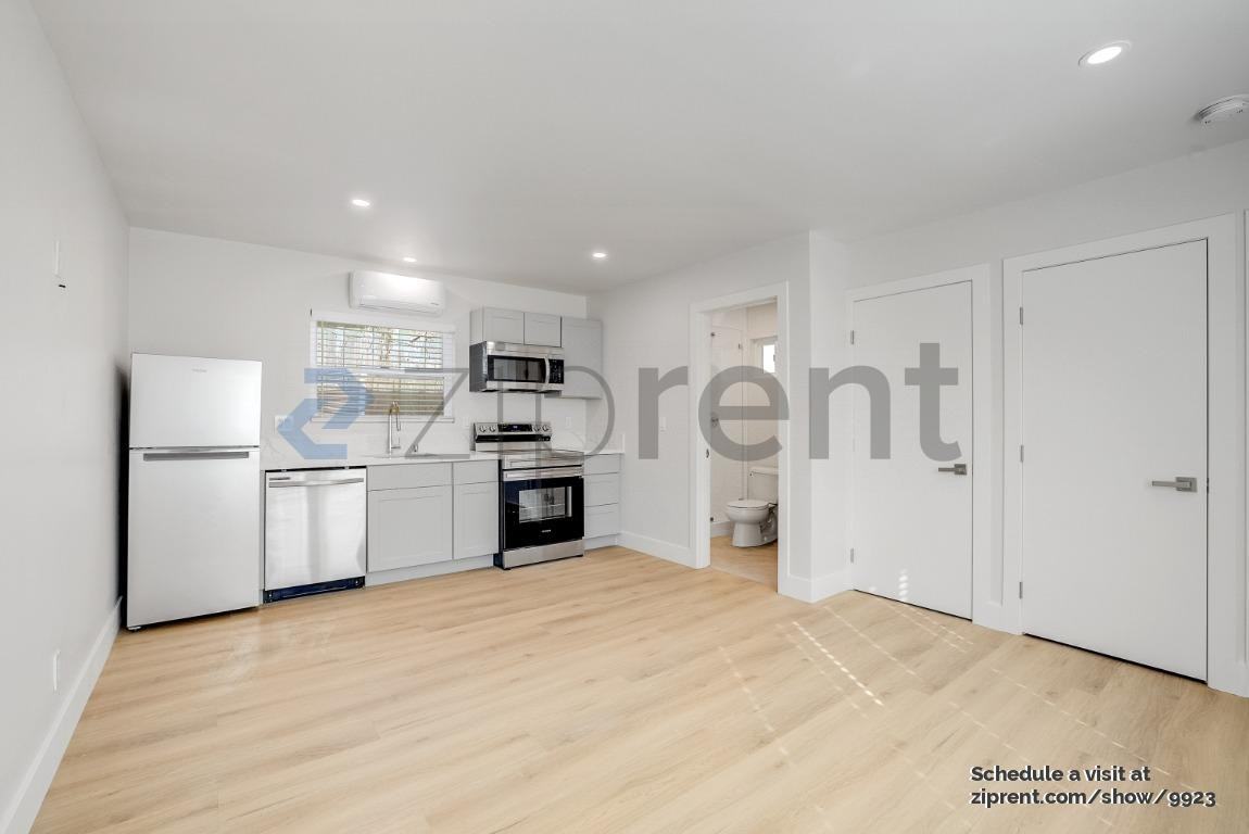 1815 San Andres St #B - Photo 6 of 15