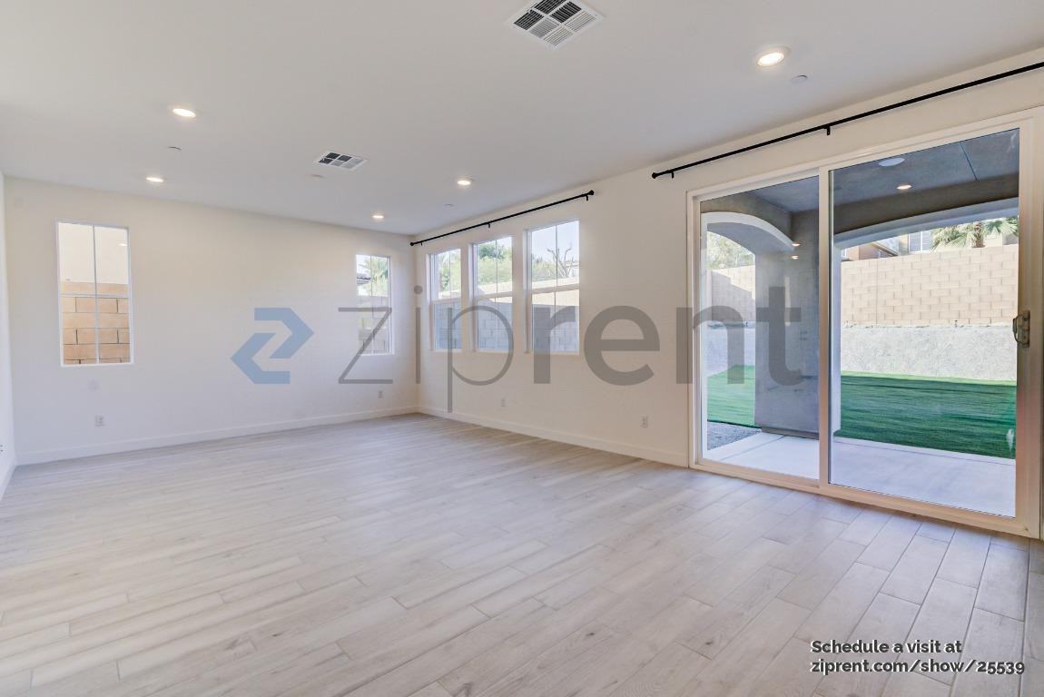 35431 Bains Ave - Photo 4 of 24