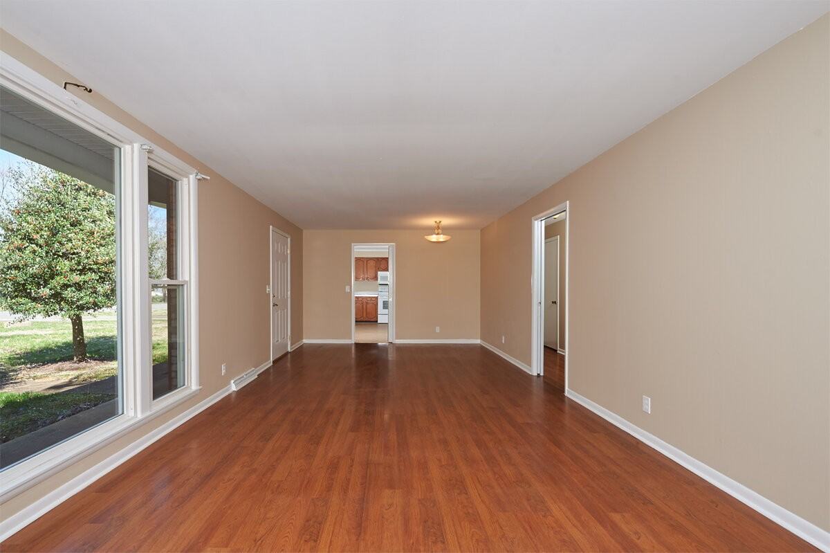 1716 Woodside Dr - Photo 2 of 13