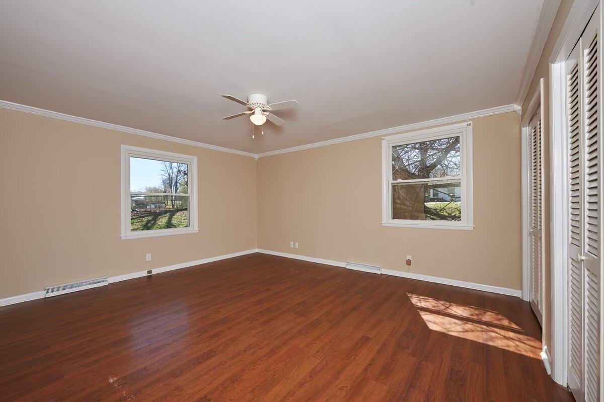1716 Woodside Dr - Photo 5 of 13