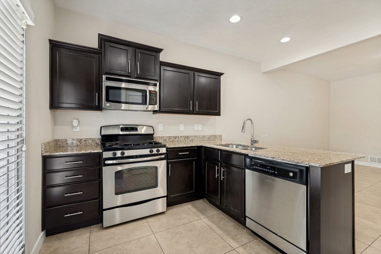 11234 S Summer Heights Dr - Photo 7 of 19