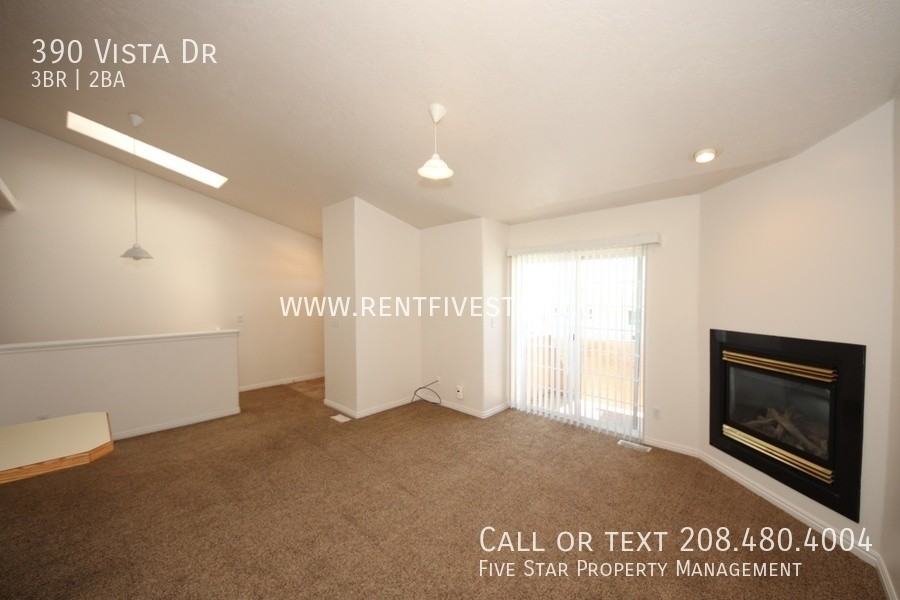 390 Vista Dr - Photo 2 of 9