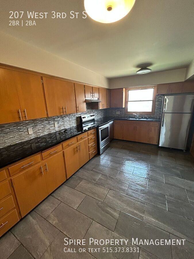 207 W 3rd St S #1 - Photo 2 of 8