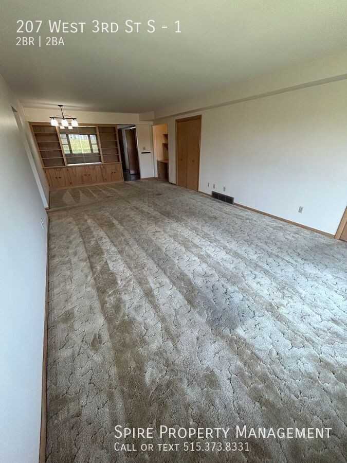 207 W 3rd St S #1 - Photo 6 of 8