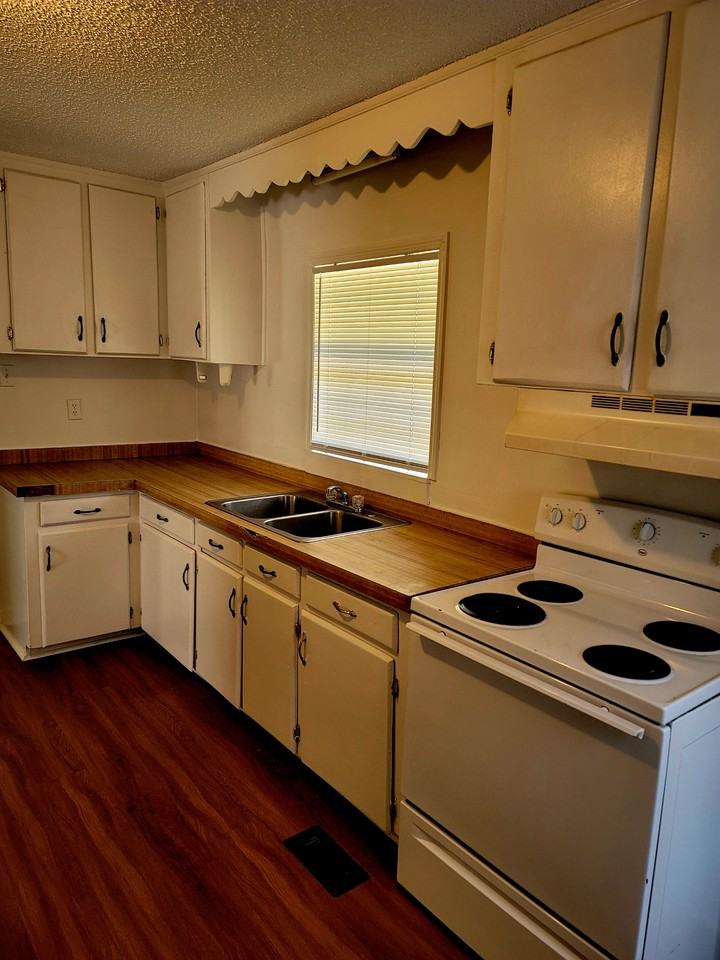 807 Laurel Rd #NA - Photo 2 of 9