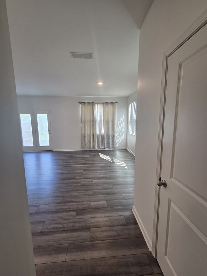 3519 Cardinal Dr Sw - Photo 3 of 25