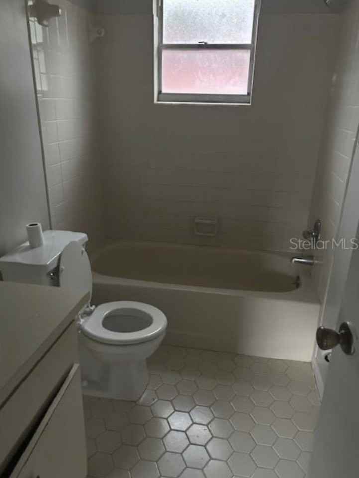 629 Montana Ave #NA - Photo 2 of 4