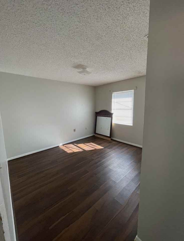 629 Montana Ave #NA - Photo 3 of 4