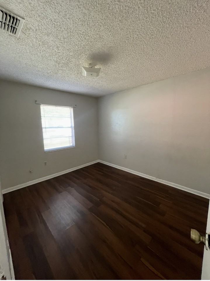 629 Montana Ave #NA - Photo 4 of 4